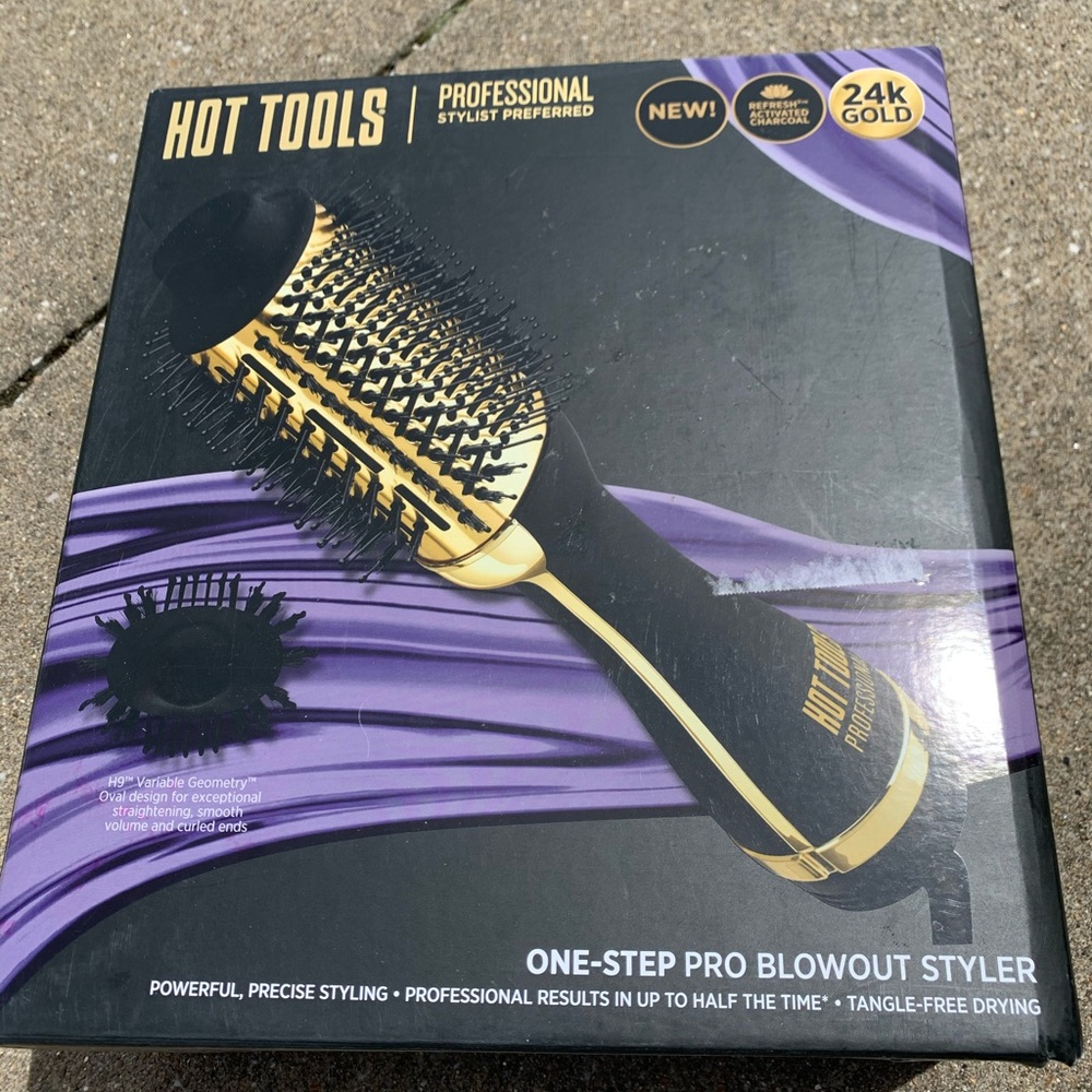New in box hot tools one step blowout styler!